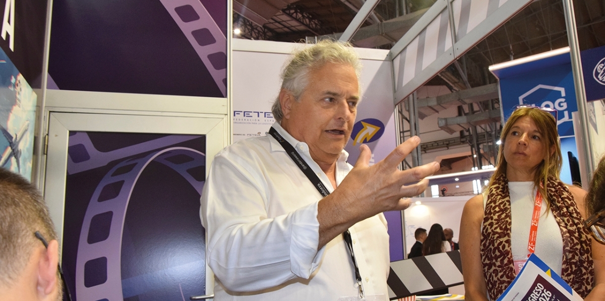 2026. Presentación en el SIL del Congreso 2022. Leyendo el especial Transitarios de Diario del Puerto. FETEIA 2026