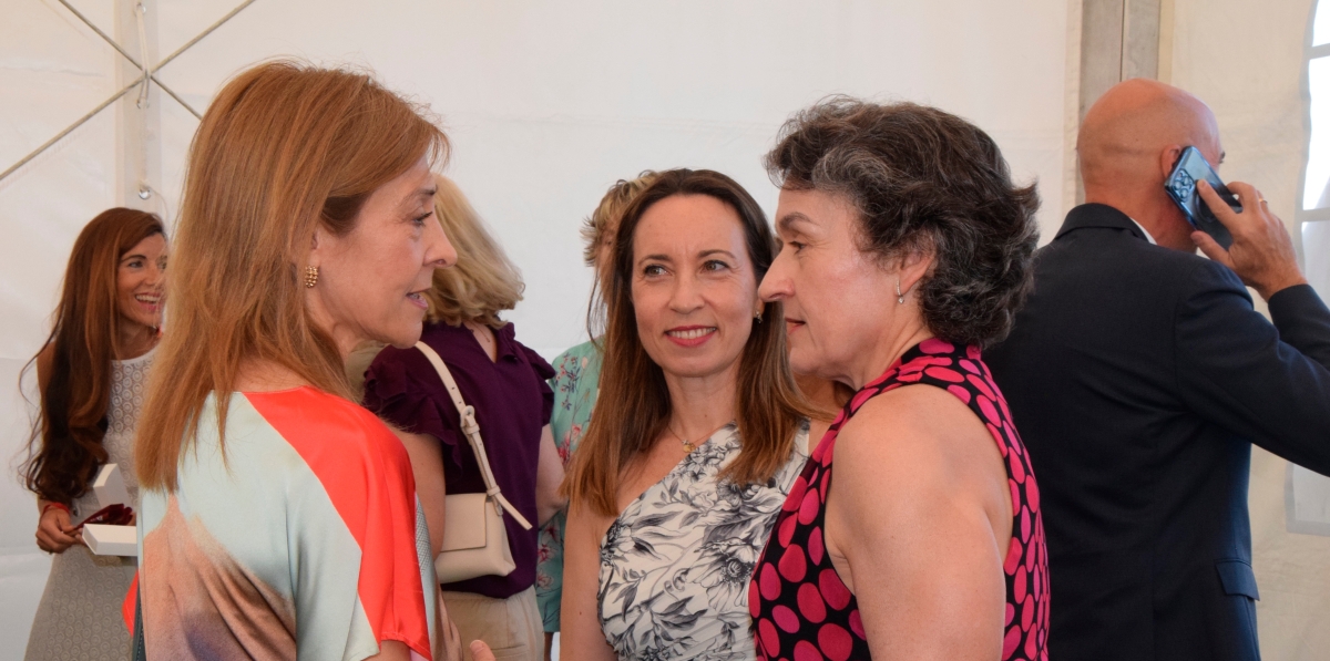 Isabel Nuez, directora gerente del Zaragoza Logistics Center (ZLC), Raquel Campos, directora general de Logística, y Mar Chao, presidenta de la AP de Valencia. Foto M.C.
