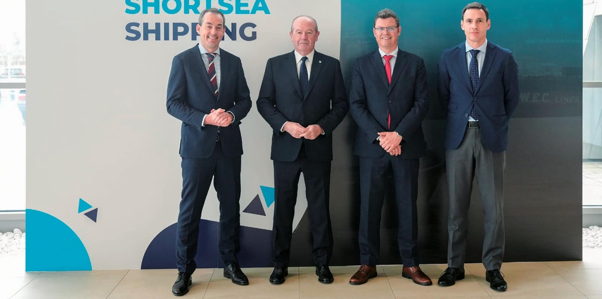 Desde la izquierda: Caesar Luikenaar, director general de WEC Lines; Ricardo Barkala, presidente de la Autoridad Portuaria de Bilbao; Patrick Ram, director general de WEC Lines España; Andima Ormaetxe, director de Operaciones, Comercial y Logística de la Autoridad Portuaria de Bilbao