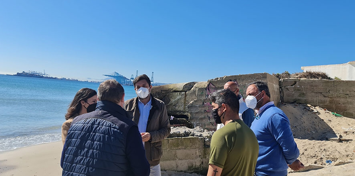La AP de Algeciras visita el búnker de la Playa del Rinconcillo