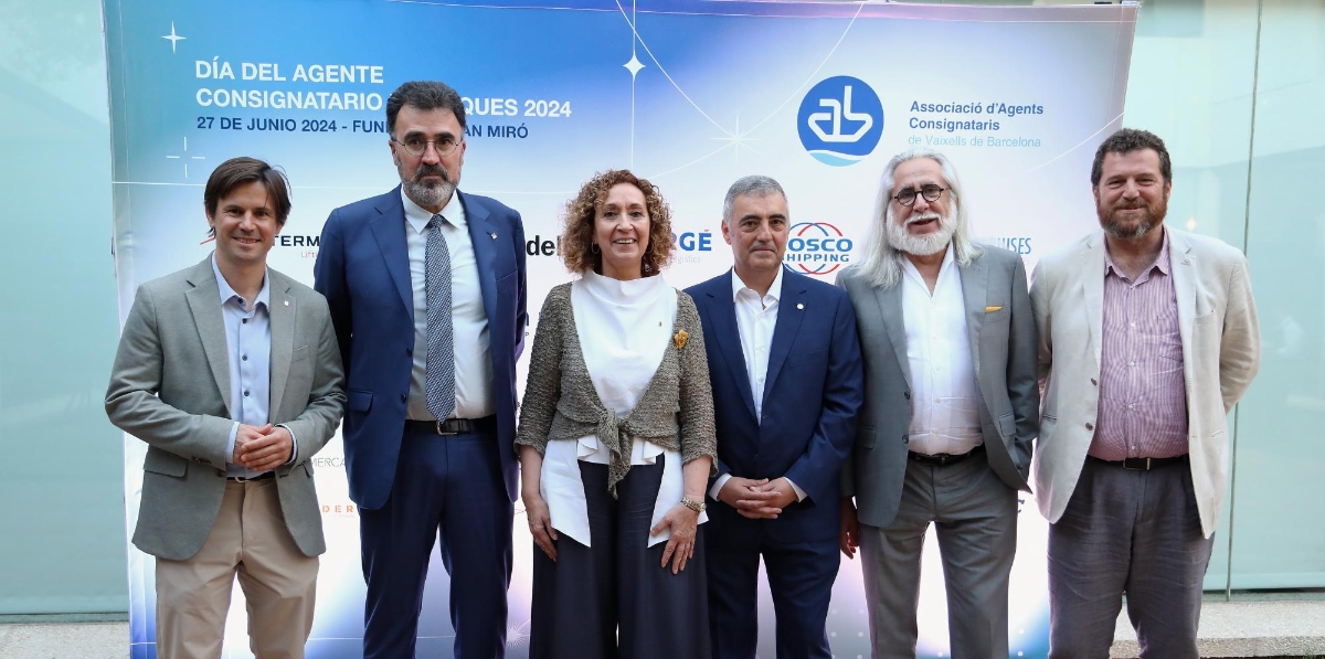 Oriol Martori, director general de Transportes y Movilidad; Lluís Salvadó, presidente de Port de Barcelona; Ester Capella, consellera de Territori; Salvador Richard, presidente de la Asociación de Consignatarios de Barcelona; Joan Jaume Oms, secretario general de Territori; y Marc Sanglas, secretario de Movilidad y Logística de la Generalitat. Foto J.J.M