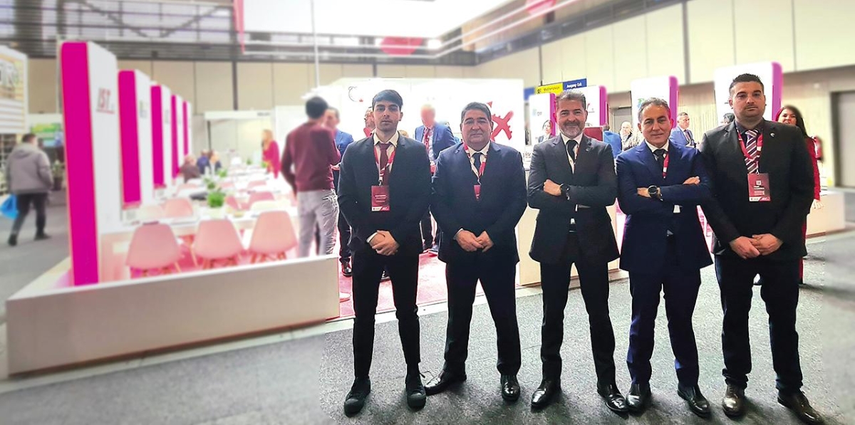 Desde la izquierda: David Martínez; José Maréa Martínez, CEO del Grupo Corporativo Caliche; David Martínez, presidente del Grupo, Jaime Martínez, vicepresidente; e Iván Martínez, responsable del departamento exportación.
