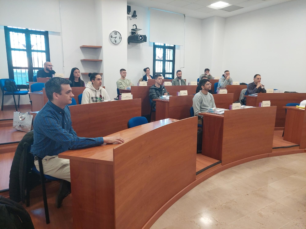$!Esta primera edición cuenta con 14 alumnos que se formarán, durante 1.150 horas, en las instalaciones de la Fundación Valenciaport y a bordo de los trenes de Logitren.