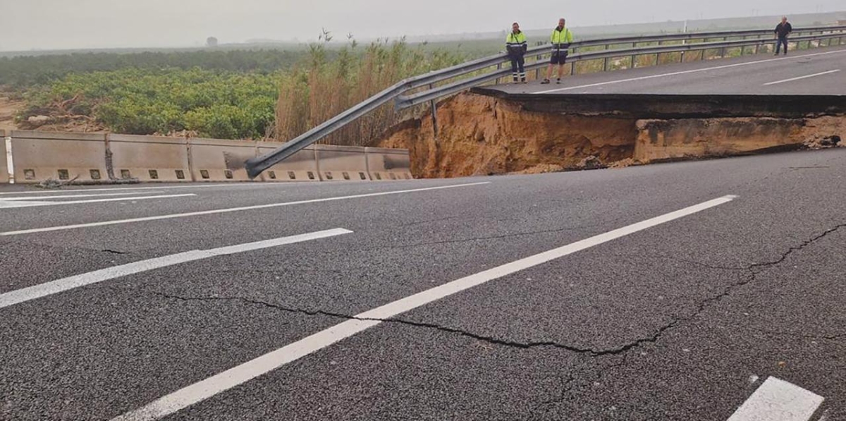 Graves daños en la Autovía A-7 zona Quart de Poblet (by pass zona sur).
