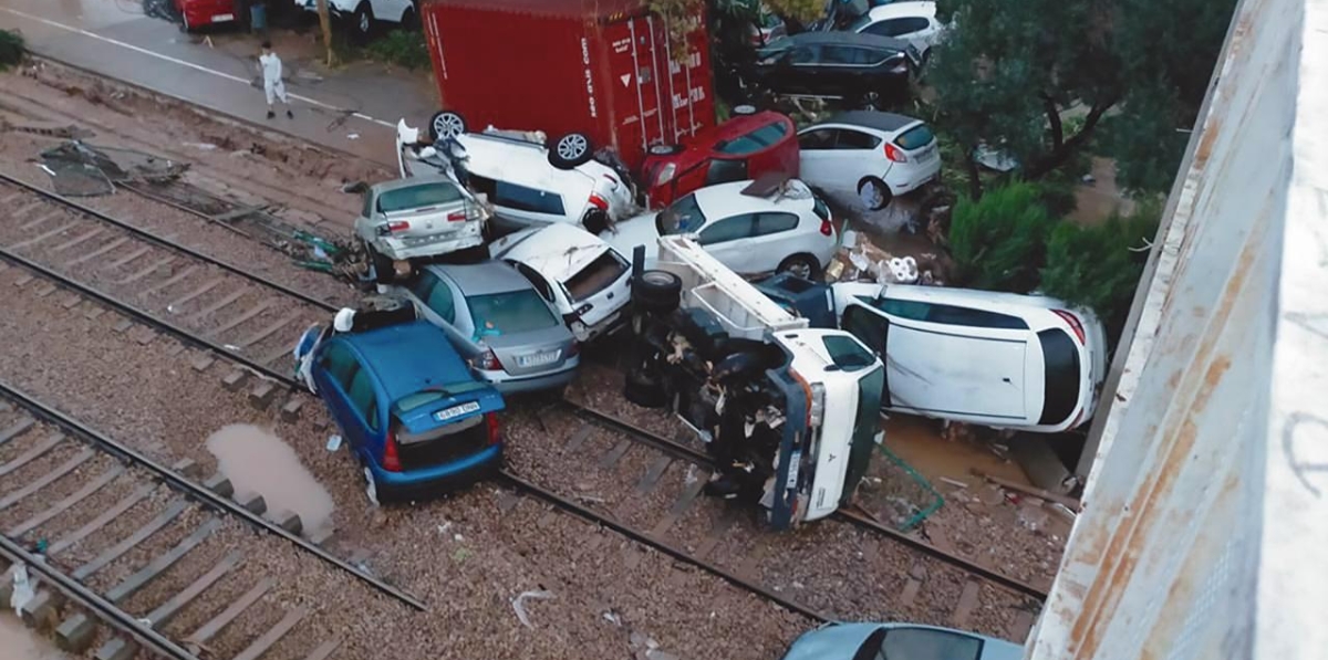 Graves daños en las infraestructuras de Cercanías de València.