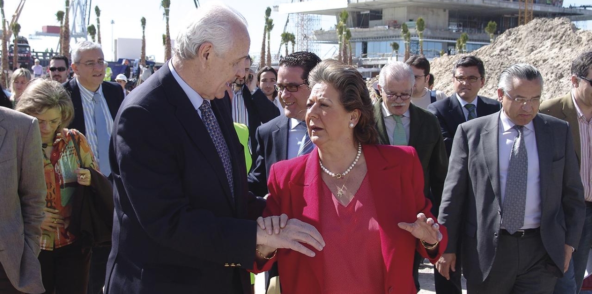 En marzo de 2006, la entonces alcaldesa de Valencia, Rita Barberá, y el director en ese momento del Consorcio Valencia 2007, Fernando Huet, dieron el pistoletazo de salida a los trabajos de demolición del muro que separaba la ciudad del Puerto de Valencia.