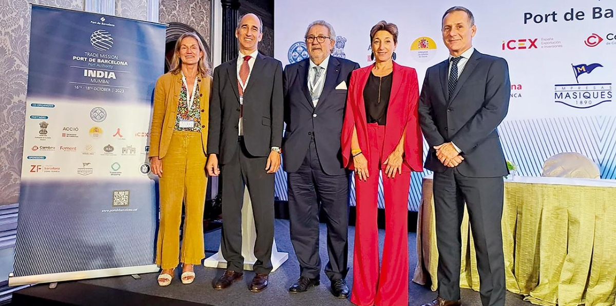 Esther Villaseca, directora de la Asociación de Empresas Estibadoras; Miquel Tarragona, director general de SETRAM; Javier Vidal, presidente de la Asociación de Empresas Estibadoras; Carla Salvadó, directora Comercial de Port de Barcelona y Jordi Guerrero, director general de CILSA. Foto F.V.