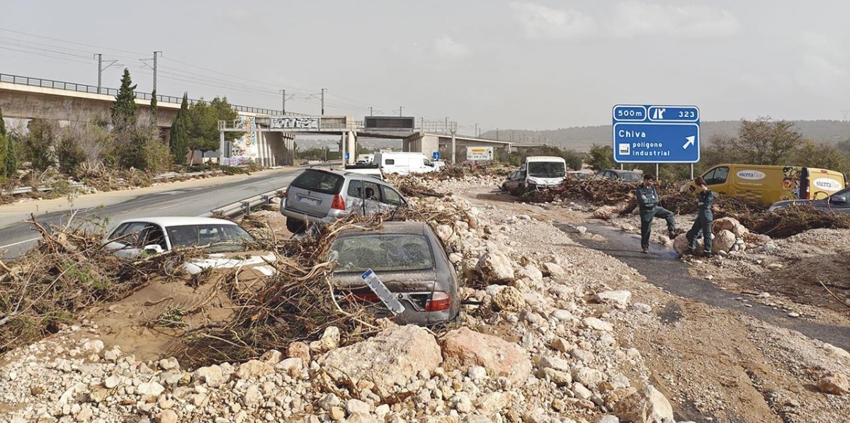 Graves daños en la Autovía A-3 en la zona de Requena, Utiel y Chiva.