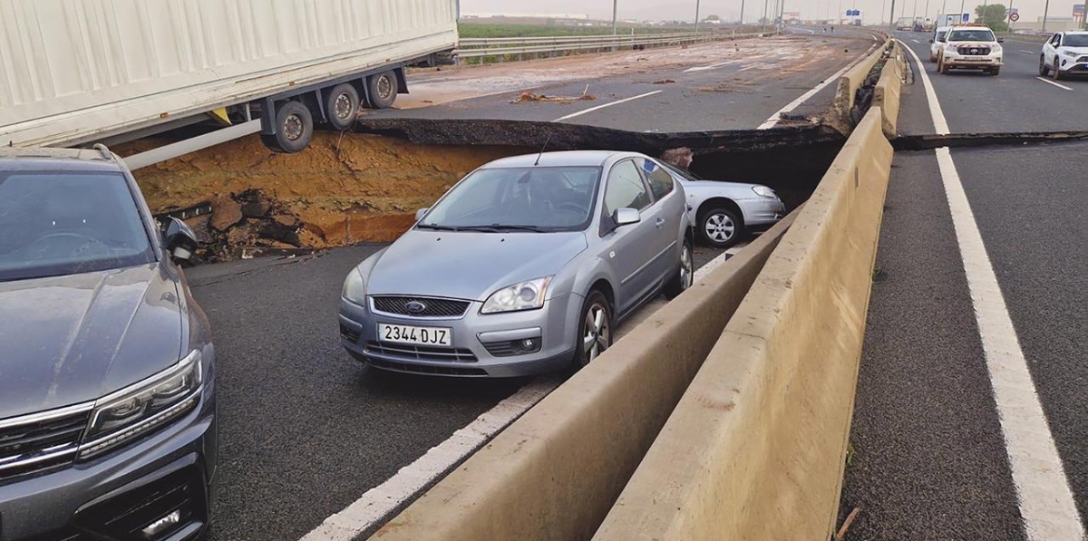 Graves daños en la Autovía A-7 zona Quart de Poblet (by pass zona sur).