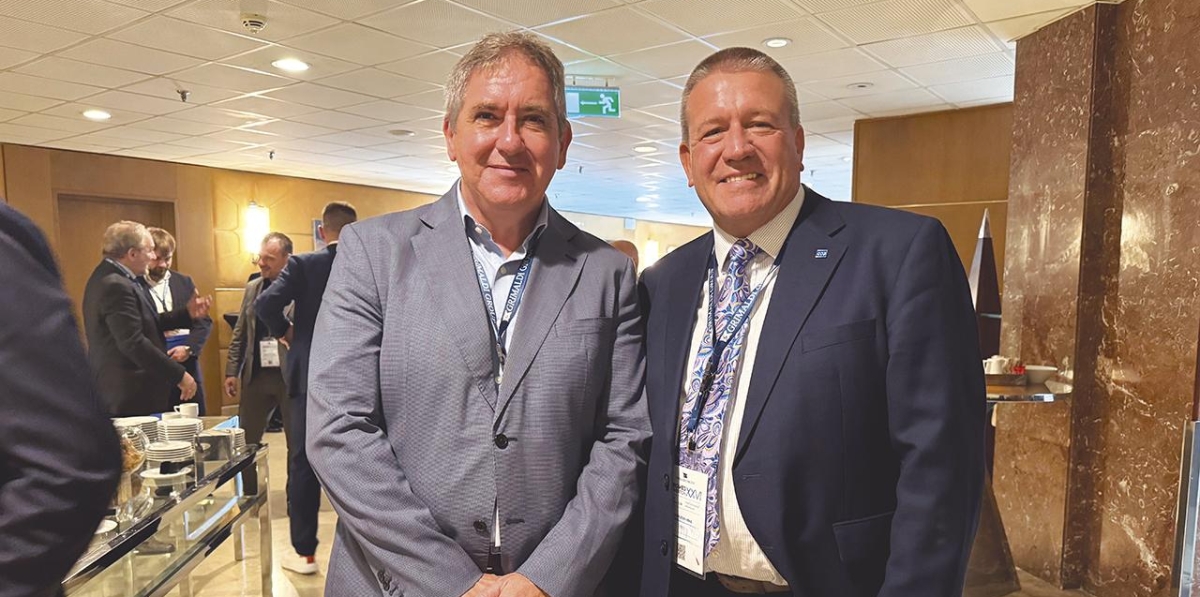 Lluís París, jefe de la División de Automoción, roro, SSS y Granel del Port de Barcelona y Mark Sturgeon, director ejecutivo de la ECG. Foto F.V.