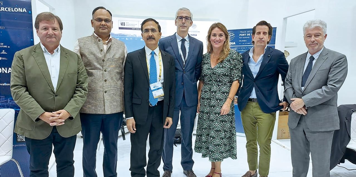 Antonio Llobet, presidente del COACAB y del Consejo General; P.N. Pandeuy, director adjunto de Aduanas en India; Anupam Prakash, secretario general de Aduanas del Ministerio de Finanzas de India; José Carlos &gt;Llagostera, director de la Aduana Marítima de Barcelona; Irene Guardiola, letrada del COACAB, José Miguel Masiques, vicepresidente del COACAB y Manel Galán, jefe de Relaciones Externas y director del Consejo Rector para la Promoción de la Comunidad Portuaria. Foto F.V.