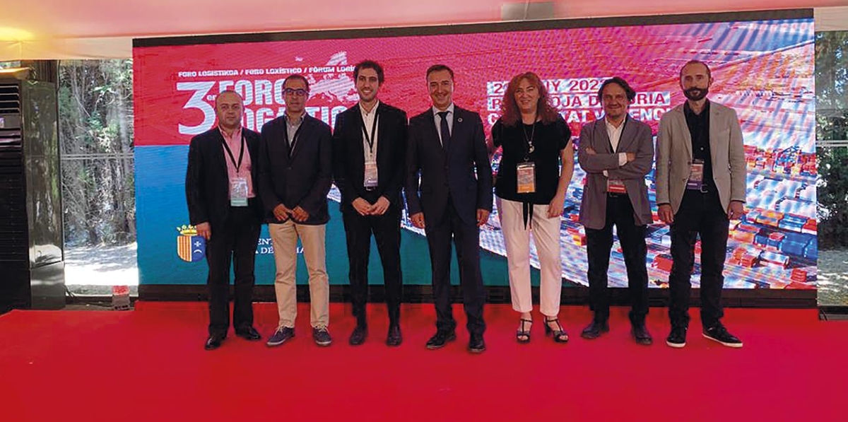 Antonio Torregrosa, director de la Fundación Valenciaport (segundo por la derecha) ha participado en una mesa de debate sobre “Experiencias empresariales de éxito en el sector industrial”. Durante su intervención, Torregrosa ha analizado la importancia de establecer criterios de colaboración público-privada y el papel que juega la innovación en el desarrollo del éxito empresarial. Asimismo, ha explicado la creación de Opentop, el hub de innovación del clúster portuario valenciano.