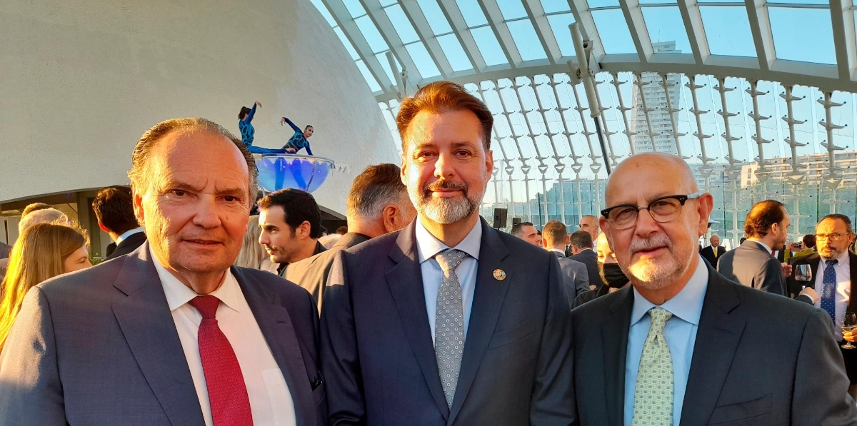 José Vicente Morata (Cámara de Comercio de Valencia), Ignacio Ballester (MSC España) y Francisco Ripoll (Sea Containers). Foto: Raúl Tárrega.