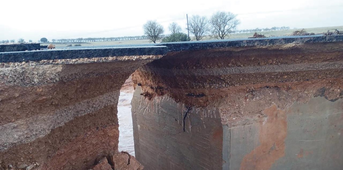 Graves daños en la carretera N-330 y N-322 (Pontón de Requena, Utiel, Talayuelas).