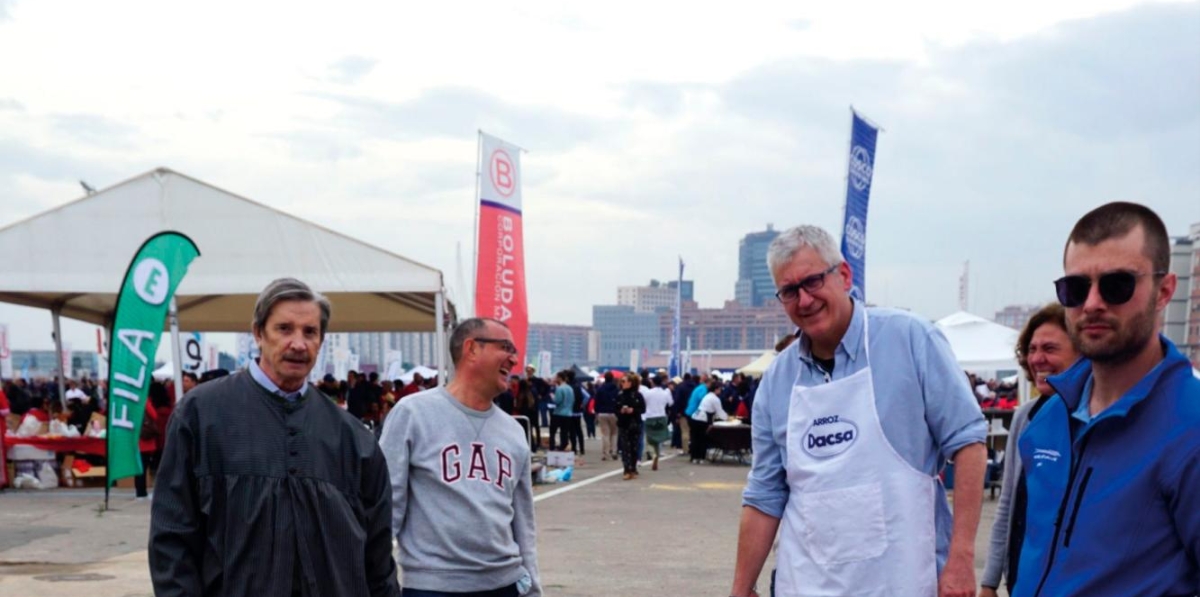 Las paellas se presentan a concurso