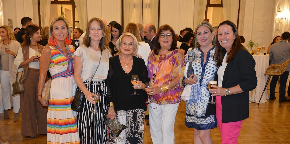 Mari Carmen Santana, Vanesa Vázquez, Carmen Pérez, Isabel Segura, Esther Moya y Beatriz Orejudo. Foto: Raúl Tárrega.