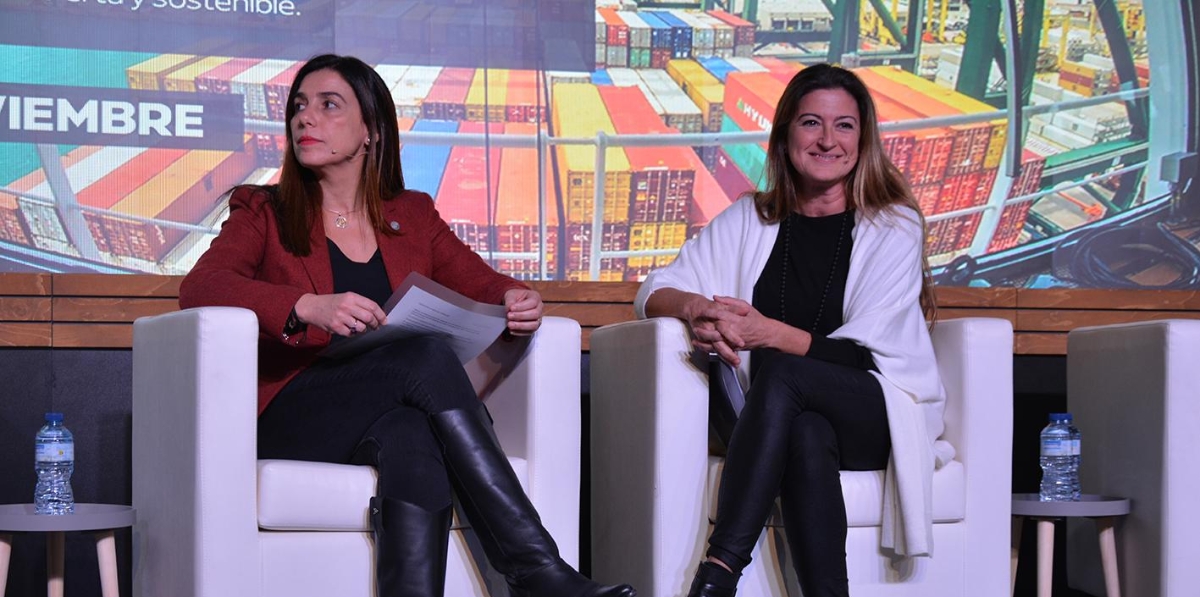 Esther Gómez, vicerrectora de Estudiantes y Emprendimiento de la UPV; y Ana Rumbeu, directora de Formación de la Fundación Valenciaport. Foto: Raúl Tárrega.