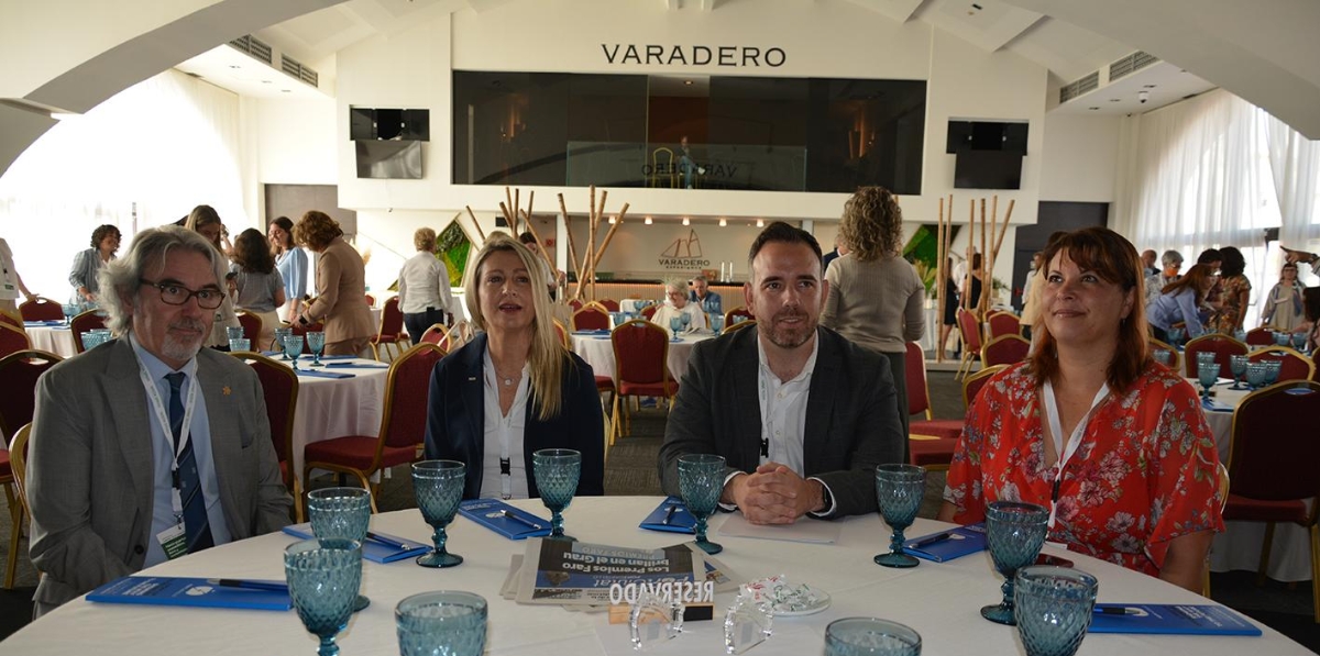 Alfredo Pascual, jefe de la Aduana de Castellón; Rosana Velasco, presidenta de WISTA Spain; Rafa Simó, presidente de la Autoridad Portuaria de Castellón; y Patricia Puerta, concejala de Bienestar Social del Ayuntamiento de Castellón. Foto: Raúl Tárrega.