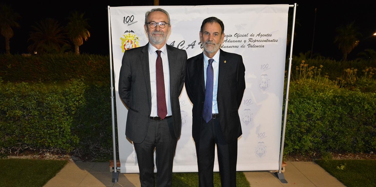 Vicente Mompó, director de Internacional de Cámara Valencia; y Emilio Guardiola, presidente del COACAV. Foto: Raúl Tárrega.