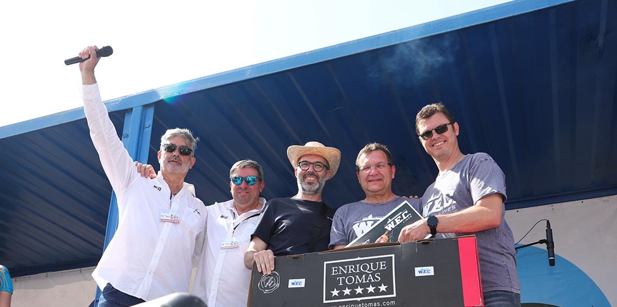 Leo Arroyo, de Noatum, ganó el premio de un jamón, gentileza de WEC. Foto: JJM.