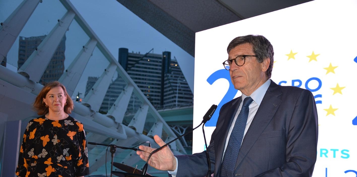 Aurelio Martínez, presidente de la APV, dirigió unas breves palabras de bienvenida a la cena organizada por la ESPO en L’Hemisfèric. Foto: Raúl Tárrega.