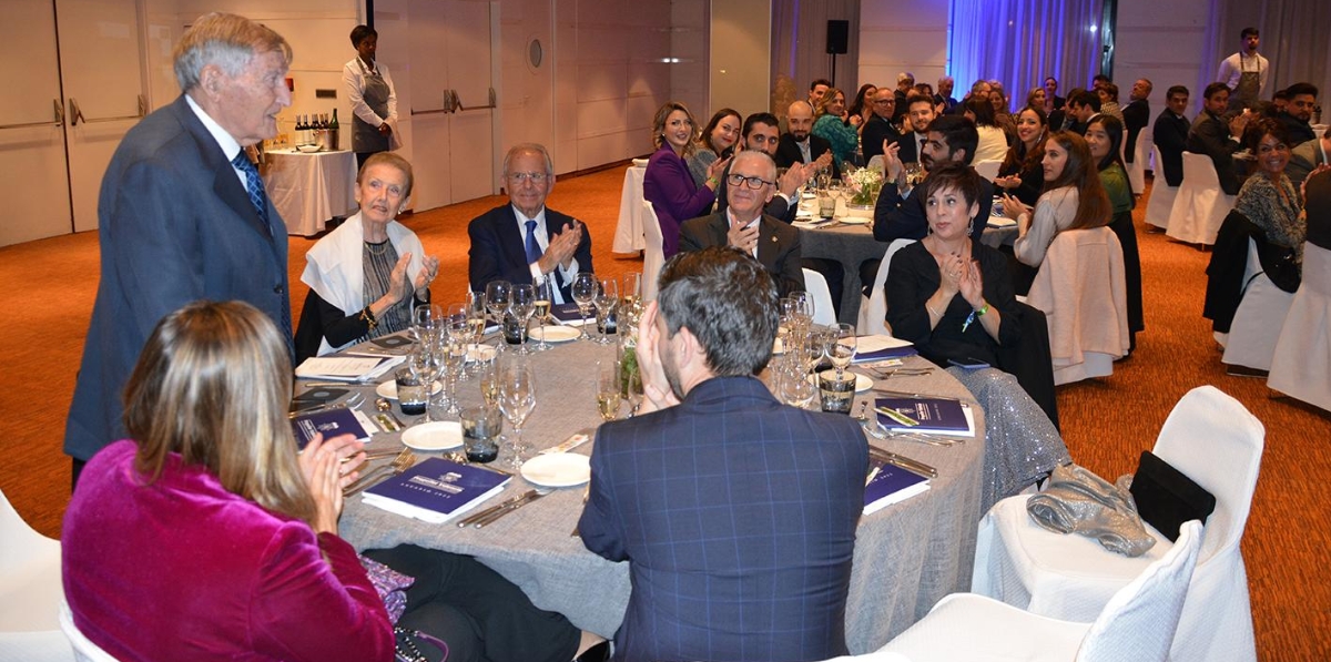 Francisco Roca Monzó recibió un caluroso homenaje por su reconocimiento a la trayectoria profesional otorgado por el International Propeller Club of The United States. Foto: Raúl Tárrega.