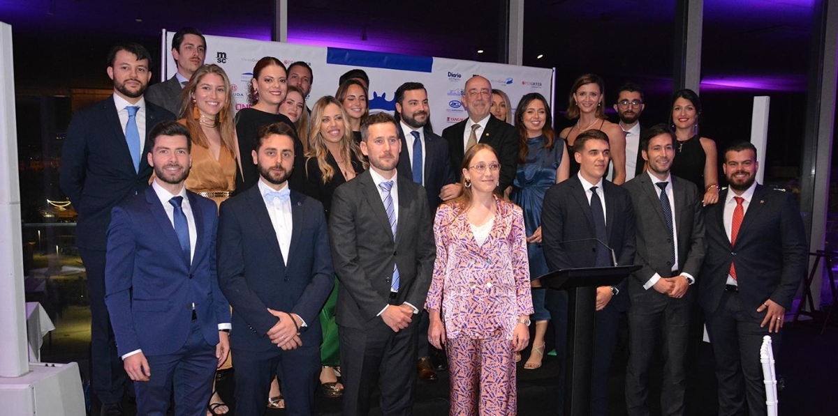Pedro Coca junto a los socios de Propeller Junior Valencia. Foto: Raúl Tárrega.