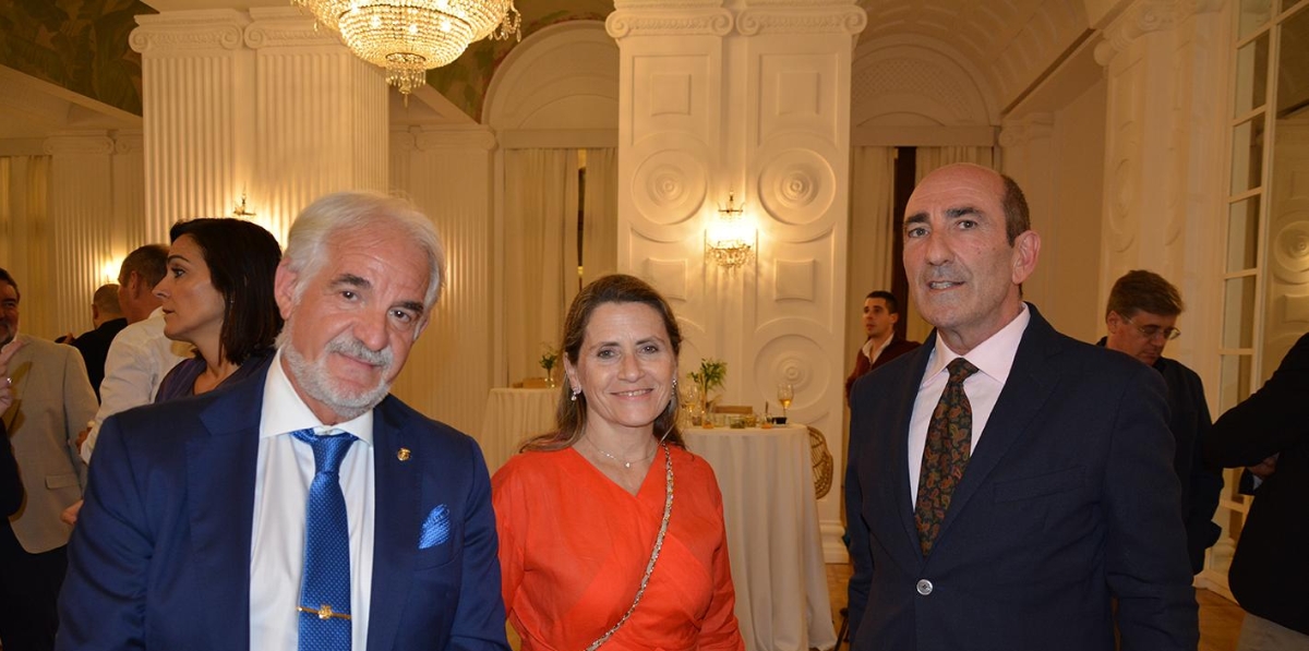 Manuel López, Pilar Jurado y Martín Visiers. Foto: Raúl Tárrega.