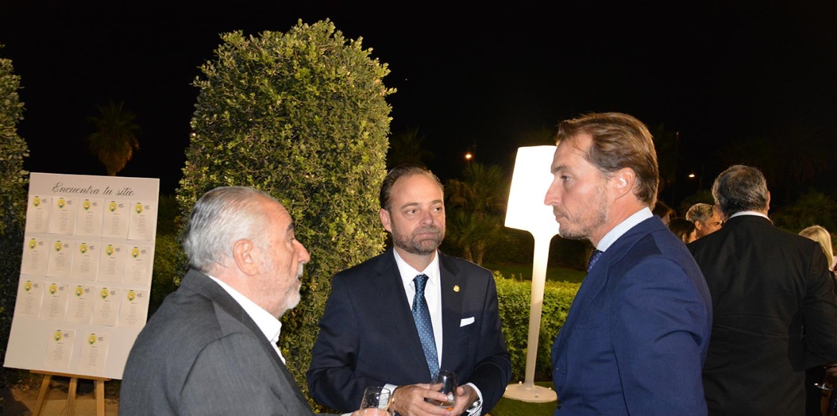 Francesc Sánchez, director general de la APV; Alfredo Soler, presidente de Propeller Valencia; y Pedro Catalán, gerente de CSP Logitrén. Foto: Raúl Tárrega.