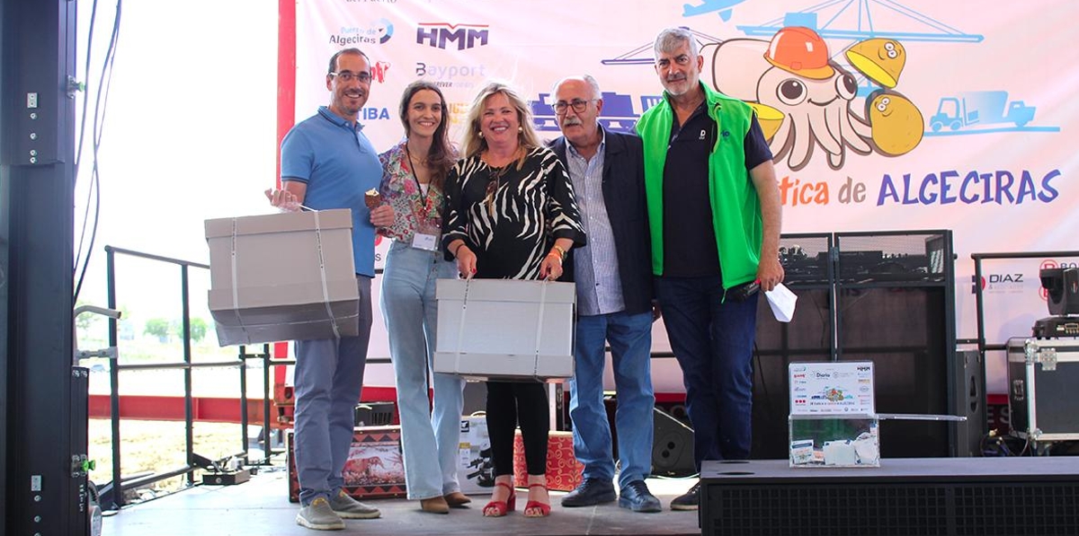 Ematra Entrega premio Carmen Fernandez. Recoge Mercedes Valdivia de Propelles Sevilla y Jesús Matute de AP Bahia Algeciras. 2 premios a la vez
