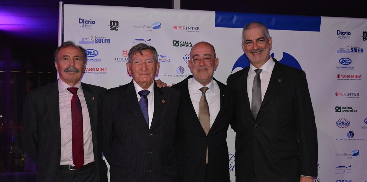 Durante el evento, se homenajeó a los expresidentes de Propeller Valencia. De izquierda a derecha, Carlos Vicedo (presidente de 2002 a 2010), Francisco Roca Monzó (presidente entre 1997 y 2002), Pedro Coca (presidente actual) y Paco Prado (presidente entre 2010 y 2018). Foto: Raúl Tárrega.
