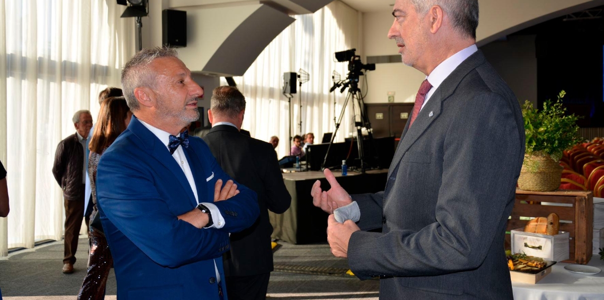Francisco Toledo, Medalla de Honor de PortCastelló, y Paco Prado, director general de Grupo Diario.