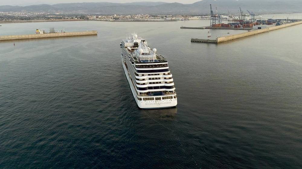 PortCastelló recibe el primer crucero del año, el “Seven Seas Splendor”