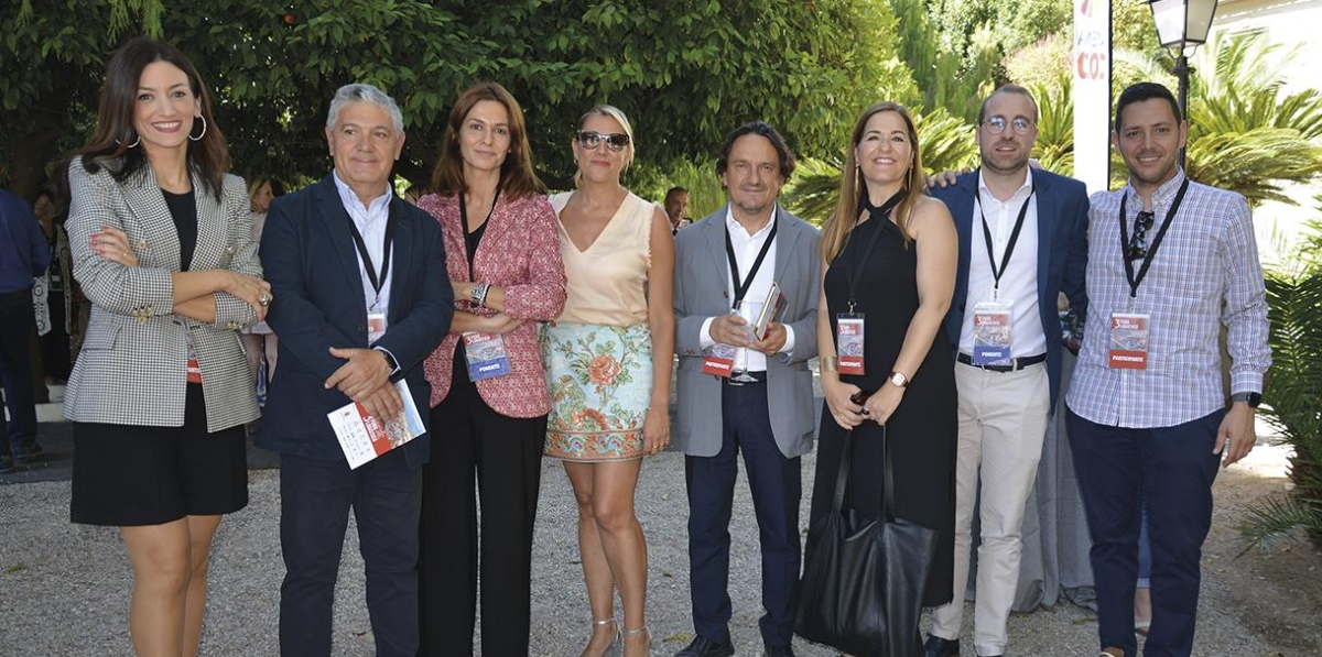 Pilar Agramunt (VPi Logística), José María Langa (VPI Logística), Fátima Zayed (VPI Logística), Lorena Ballester (Grupo Chema Ballester), Antonio Torregrosa (Fundación Valenciaport), Gema Peñalver (Grupo Raminatrans), Luis Garrido (Grupo Raminatrans) y Sergio Martí (Grupo Chema Ballester). Foto: Raúl Tárrega.