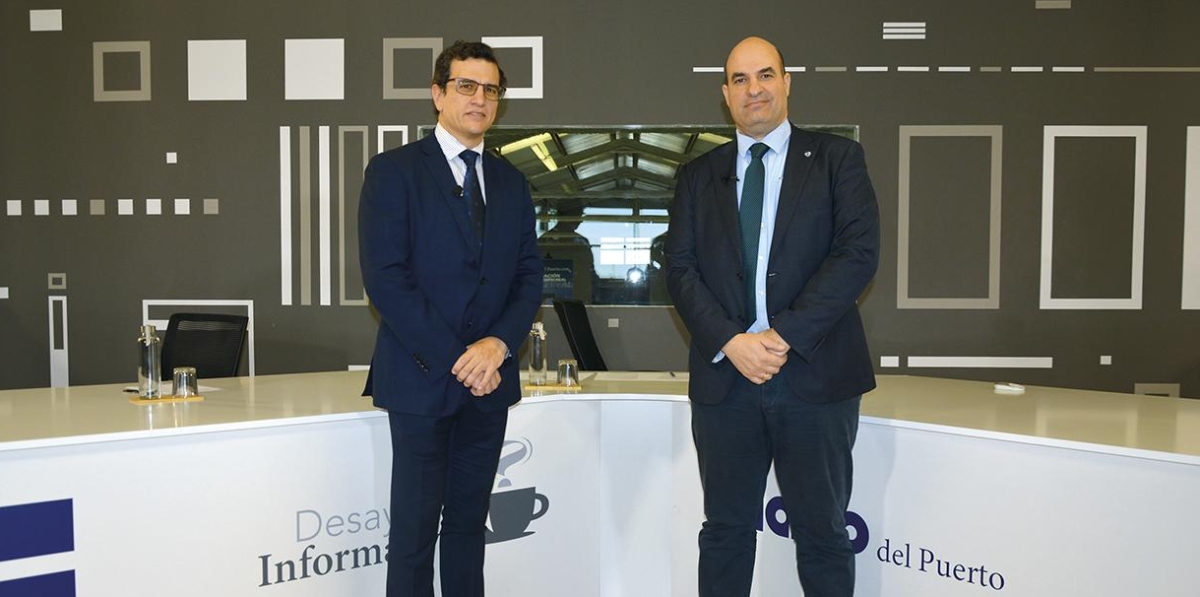 José María Gómez, director de la Autoridad Portuaria de Castellón; y Miguel Jiménez, director de Diario del Puerto. Foto: Raúl Tárrega.