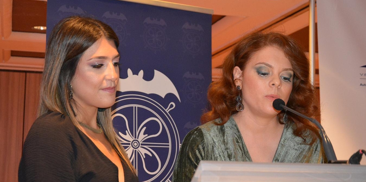 Sara Prado y Raquel Ruiz fueron las encargadas de conducir el evento. Foto: Raúl Tárrega.