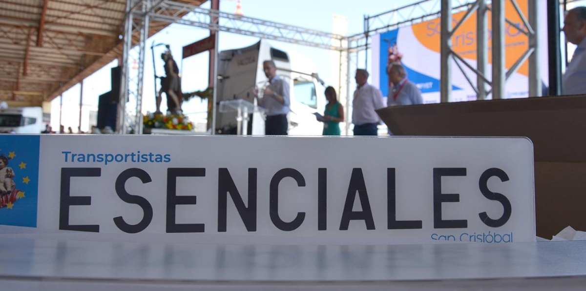 El acto de San Cristóbal sirvió para marcar la esencialidad del sector del transporte por carretera. Foto: Raúl Tárrega.