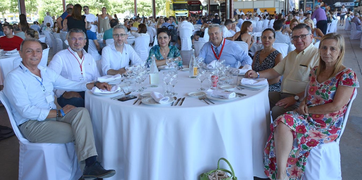 Salvador Navarro, Carlos Prades, Arcadi España, Carmen Gil, Juan Ortega, Laura Luján, Néstor Martínez y Eva Pérez. Foto: Raúl Tárrega.