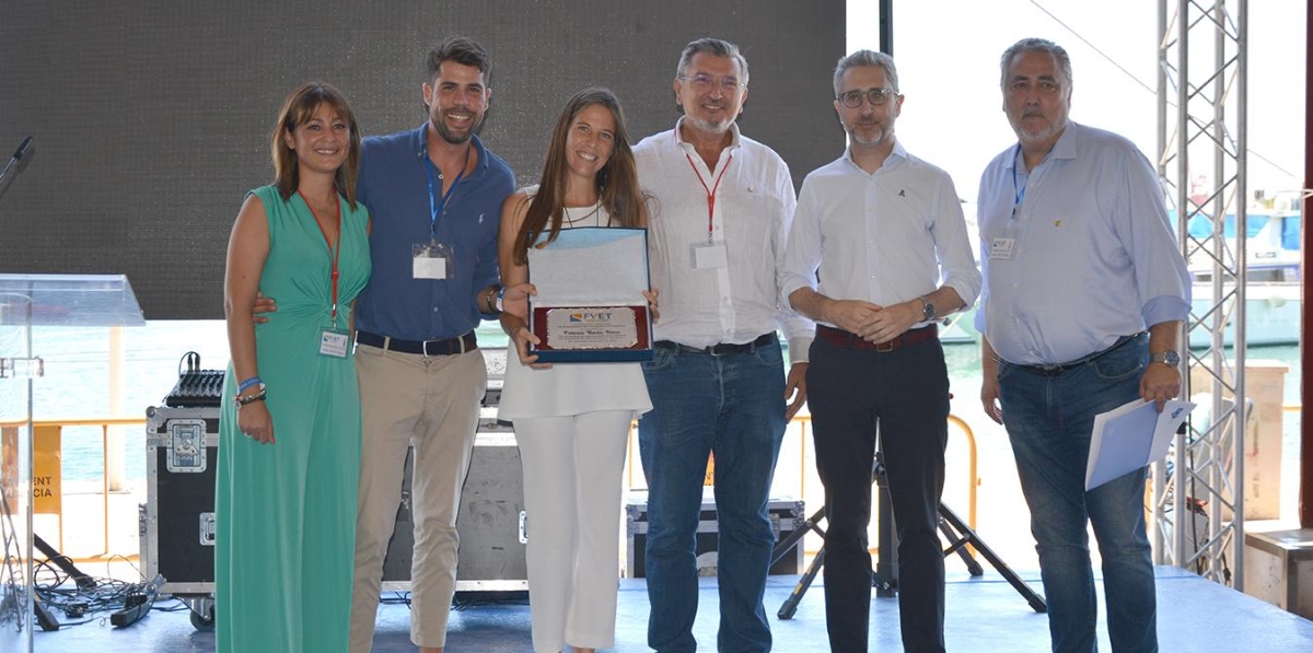 El acto sirvió para homenajear la trayectoria profesional de Federico Martín Olmos, de Transportes Martín, fallecido el pasado mes de abril. Sus hijos María y Federico recogieron el reconocimiento entregado por la FVET. En la imagen: Lourdes Salom, Federico Martín, María Martin, Carlos Prades, Arcadi España y Carlos García. Foto: Raúl Tárrega.