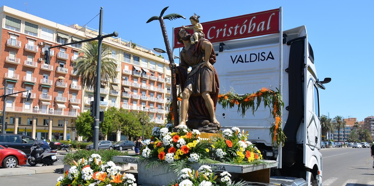 Los transportistas volvieron a celebrar la festividad de San Cristóbal tras dos años de parón a causa de la COVID-19. Foto: Raúl Tárrega.