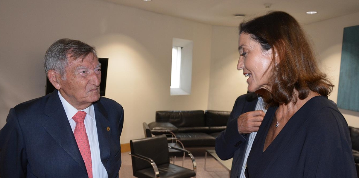 Francisco Roca Monzó y Reyes Maroto, ministra de Industria, Comercio y Turismo. Foto: Raúl Tárrega.