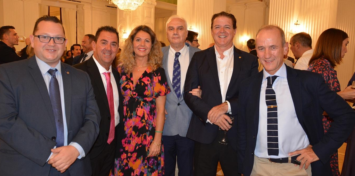 Jesús Aguilera, Antonio Mena, Helena Guardiola, Félix Antonio López, Manuel Álvarez y Carlos González. Foto: Raúl Tárrega.
