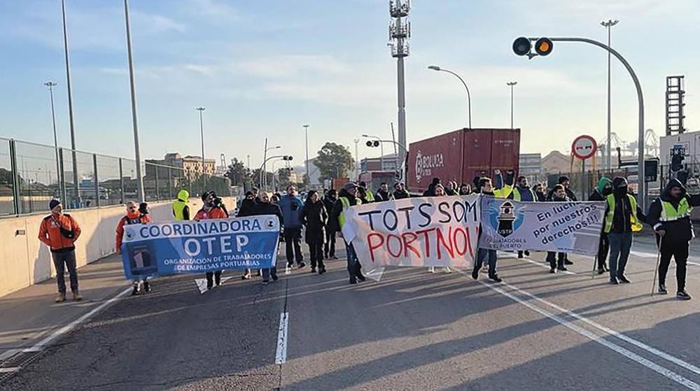 mamífero Estricto Sala La plantilla de Port Nou mantiene la huelga en la terminal de Barcelona