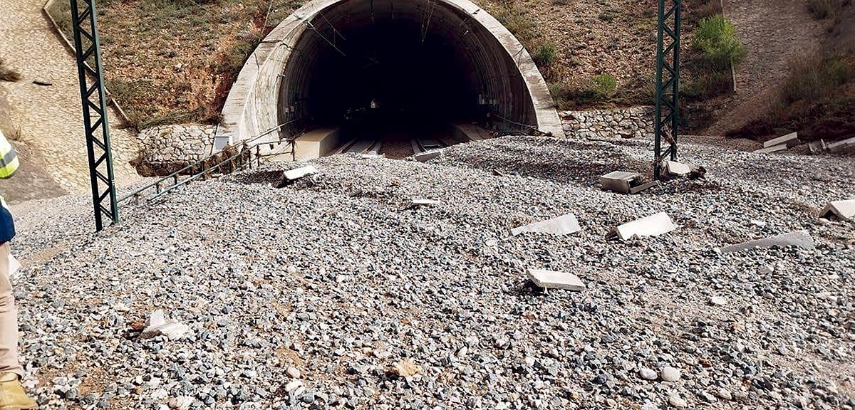 Graves daños en las infraestructuras de la Línea de Alta Velocidad Madrid-València.