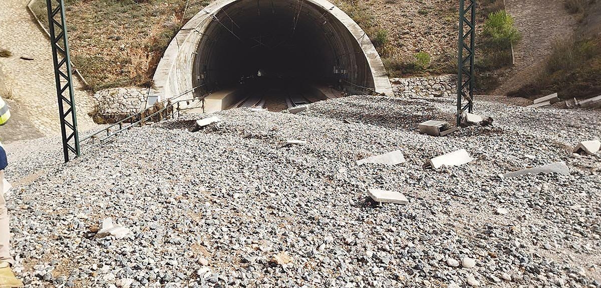 Daños en la línea ferroviaria de alta velocidad entre Valencia y Madrid.