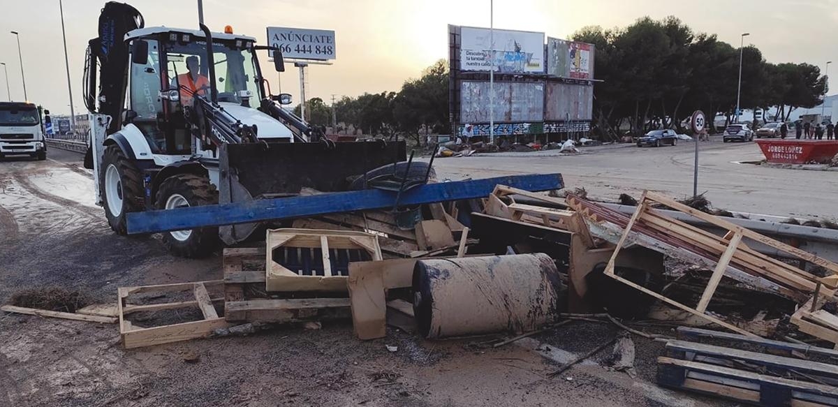 Graves daños en la carretera V-31 (Pista de Silla).