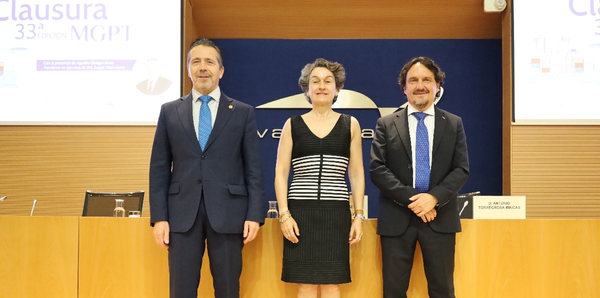 José Esteban Capilla, rector de la Universidad Politécnica de Valencia; Mar Chao, presidenta de la Autoridad Portuaria de Valencia; y Antonio Torregrosa, director general de la Fundación Valenciaport. Foto R. T.