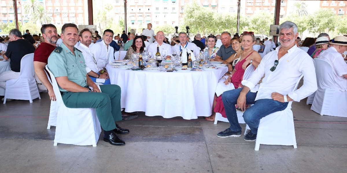 De izquierda a derecha: Rubén Marín, Javier Muñoz, Alfredo Soler, Salvador Peiró, Mari Carmen Gil, Manuel Ríos, Carlos Prades, Mar Chao, Salvador Navarro, Chelo Velert, Eva Blasco, y Francisco Prado. Foto R. T.