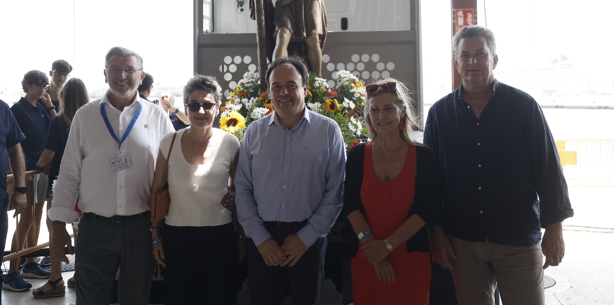 Carlos Prades, presidente de la FVET; Mar Chao, presidenta de la Autoridad Portuaria de Valencia; Juanfran Pérez Llorca, presidente de la Generalitat Valenciana; Eva Blasco, vicepresidenta de la CEV; y Vicente Martínez, vicepresidente tercero y Conseller de Medio Ambiente, Infraestructuras, Territorio y de la Recuperación.