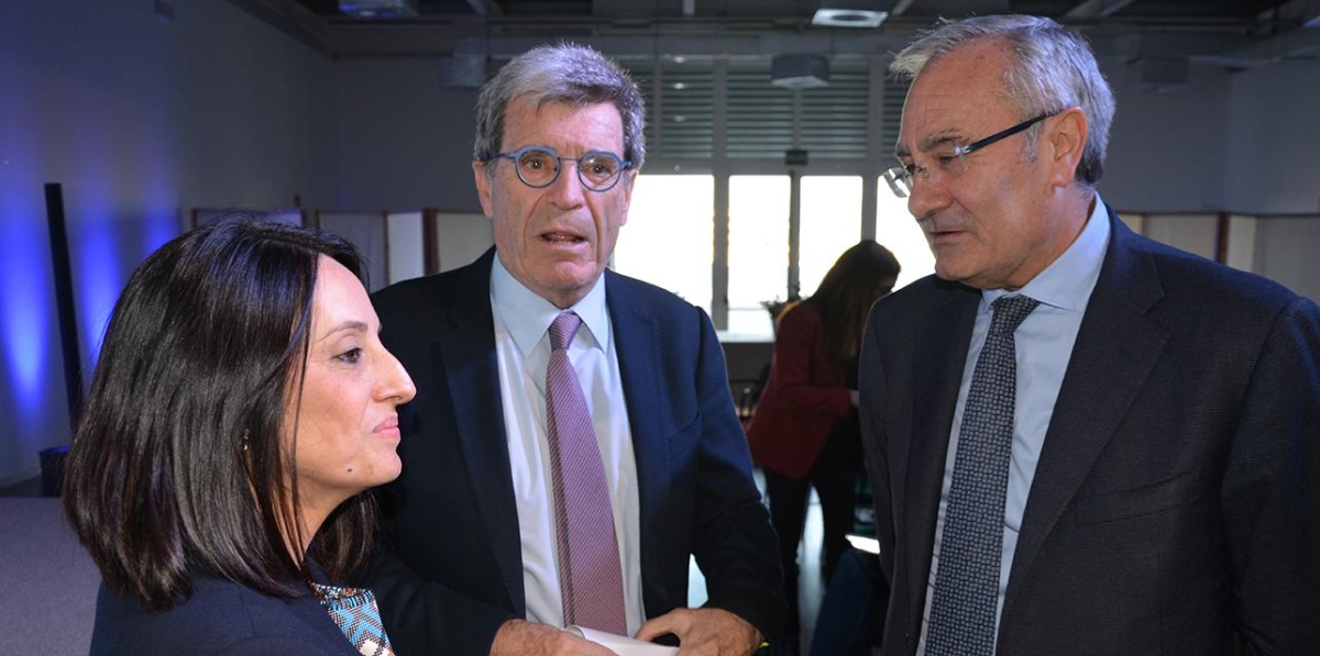 Rebeca Torró, consellera de Política Territorial, Obras Públicas y Movilidad de la Generalitat Valenciana; Aurelio Martínez, presidente de la Autoridad Portuaria de Valencia; y José Llorca, jefe de Innovación de Puertos del Estado. Foto: Raúl Tárrega.